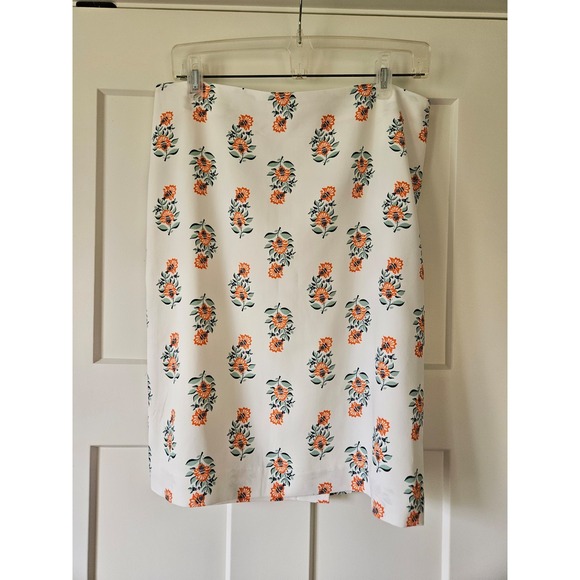 Ann Taylor Dresses & Skirts - Ann Taylor size 10 floral skirt NWT